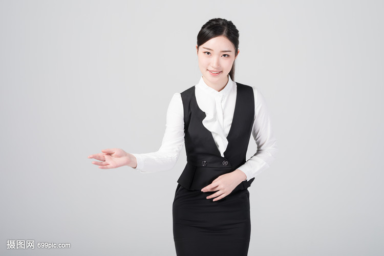 職業女性的微笑與歡迎手勢 專業服務中的無聲語言藝術