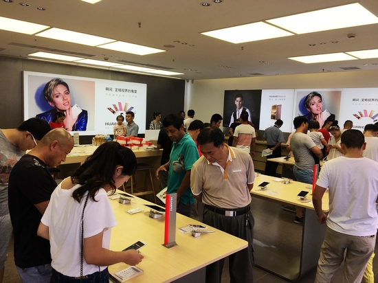 華為即墨首家體驗(yàn)店盛大開業(yè)，青島服務(wù)體驗(yàn)再升級(jí)